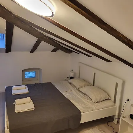 V&v Center アパート *