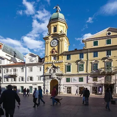 V&v Center アパート