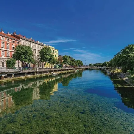 V&v Center アパート *